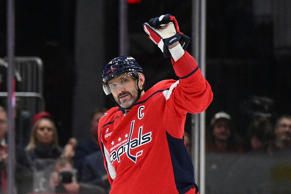 Den första spelaren i NHL:s historia att gå med i 900-målsklubben
